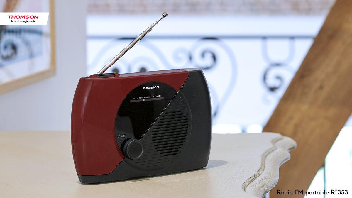 Thomson_FRA's tweet photo. Que ce soit chez-vous ou en déplacement, écoutez vos stations FM préférées avec la radio portable RT353 #Thomson ! 📻
▶️ https://t.co/bhDbLoijJN
#ThomsonAudio #Radio #RT353 #Musique https://t.co/lhIZpQmJcF