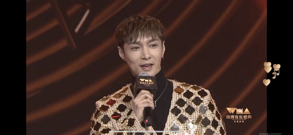 Layzhangcharms's tweet photo. Congratulations to Yixing receiving Remarkable Artist of the Year Award at 2022 Weibo Music Awards. 

#Yixing #LayZhang #Lay @layzhang @lay_studio https://t.co/cBeljGcTf0