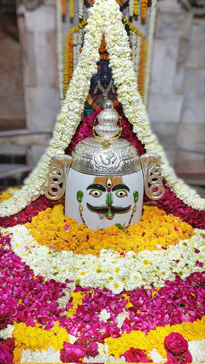 Somnath_Temple's tweet photo. श्री अहल्याबाई मंदिर, प्रभासक्षेत्र - गुजरात (सौराष्ट्र)
दिनांकः 18 जनवरी 2023, पौष कृष्ण एकादशी - बुधवार
सायं शृंगार
01230264 https://t.co/V62JYQYyAA