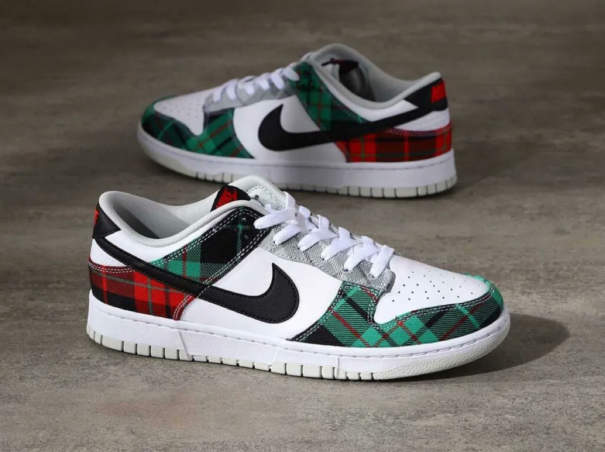 JustFreshKicks's tweet photo. 30 minutes via Nike US 
Nike Dunk Low Premium 'Plaid'

Mens:https://t.co/usF49LmstZ
Kids:https://t.co/o50gEfqVhJ https://t.co/t8V9lZ4N0k