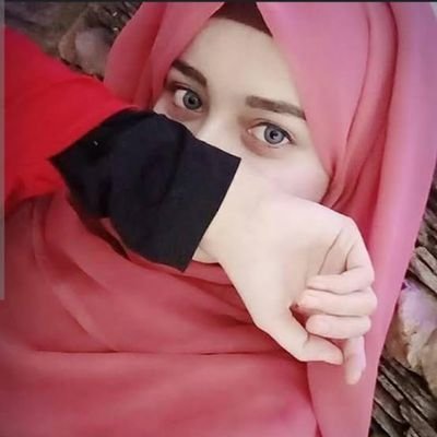 लोग दीवाने है बनावट के 
हम कहां जाएं सादगी लेकर 🙂