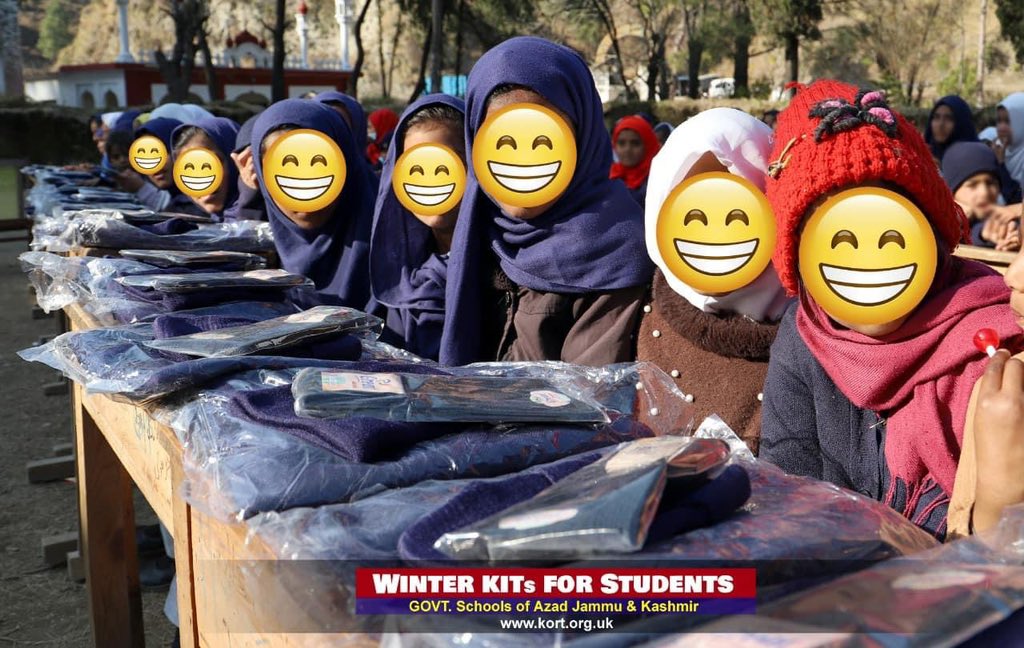 SDK_CD's tweet image. Winter Kits for Students of Govt. Schools

کورٹ کی جانب سے آزاد کشمیر بھر کے گورنمنٹ سکولوں کے بچے اور بچیوں کے لیے موسم سرما کے تحائف کا سلسلہ شروع ہو گیا۔ 
#KORT #winterkit #AJK #WinterWeather #winterfestival #gift #support