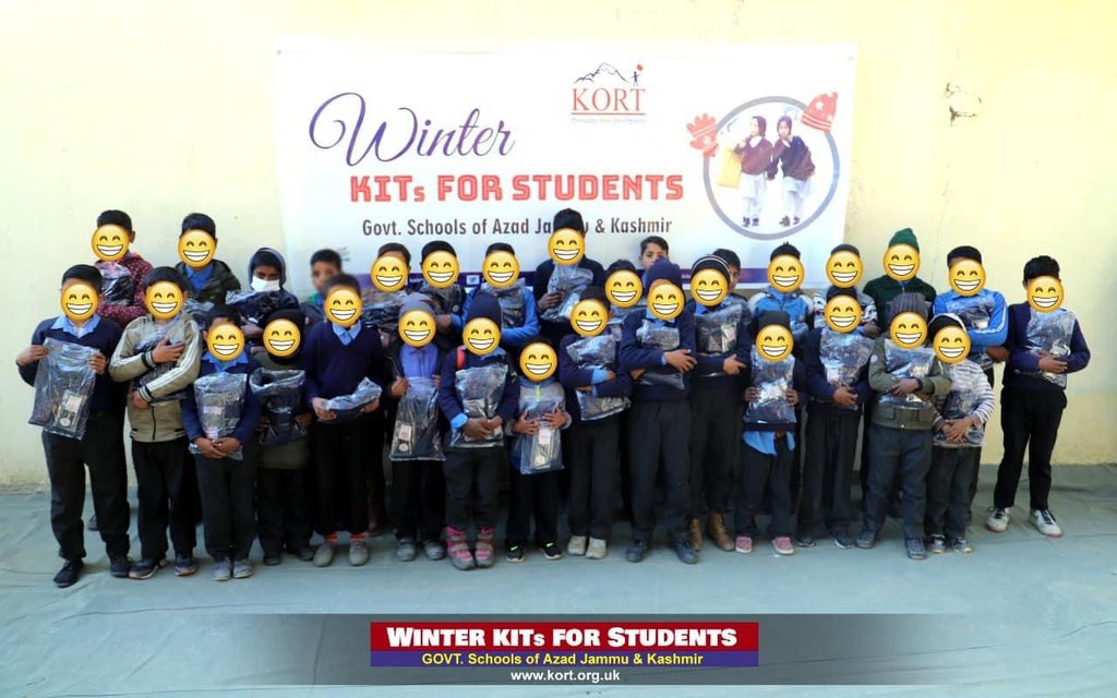 SDK_CD's tweet image. Winter Kits for Students of Govt. Schools

کورٹ کی جانب سے آزاد کشمیر بھر کے گورنمنٹ سکولوں کے بچے اور بچیوں کے لیے موسم سرما کے تحائف کا سلسلہ شروع ہو گیا۔ 
#KORT #winterkit #AJK #WinterWeather #winterfestival #gift #support