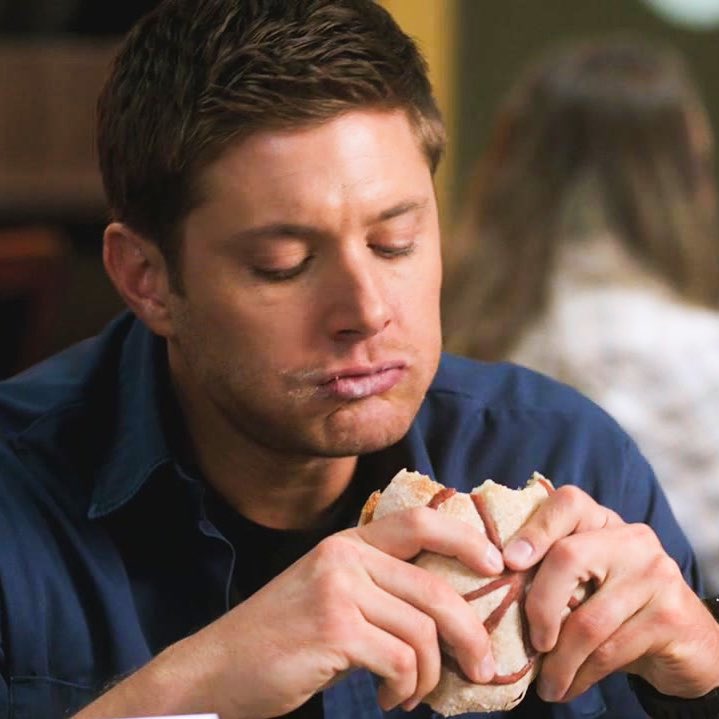 deanepisodes's tweet photo. — Dean Winchester [ 7.09 How To Win Friends And Influence Monsters ] https://t.co/M2MVWcs0Fx