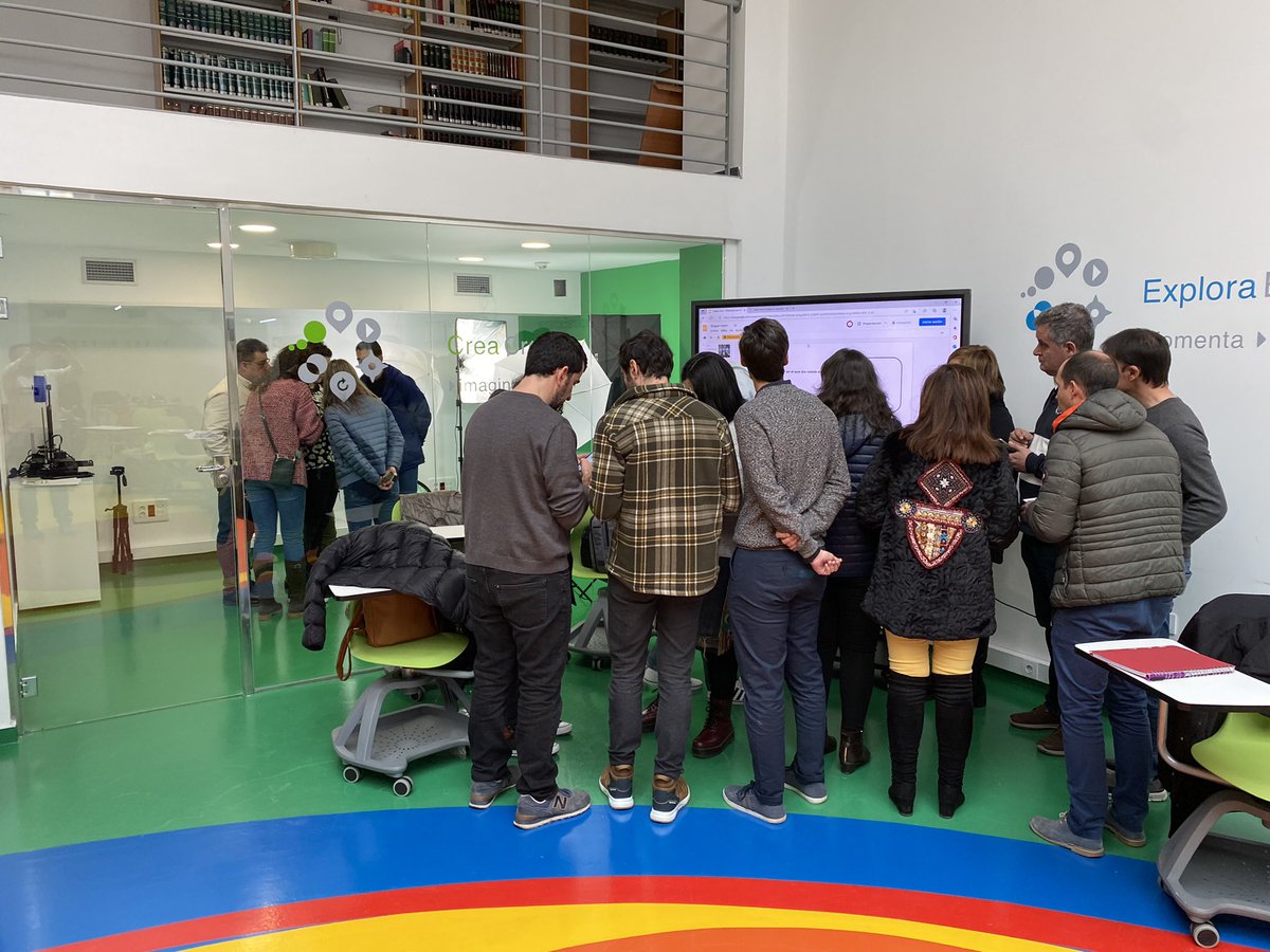 Finalizada la sesión #AdFE para los centros de primer año. Realizada en el Aula del Futuro de la <a href="/FFP_Uex/">Facultad de Formación del Profesorado de la UEx</a>, se ha centrado en la gamificación y cómo desarrollarla en las distintas zonas de aprendizaje. <a href="/rosafersan/">Rosa Fernández Sánchez</a> <a href="/jesus_valverde/">Jesús Valverde</a> <a href="/Jeacbo/">Jesús Acevedo</a> <a href="/Albertogofe/">Alberto González Fernández</a> <a href="/juanpiorange/">Juan Pablo Venero Valenzuela</a> @cogitere