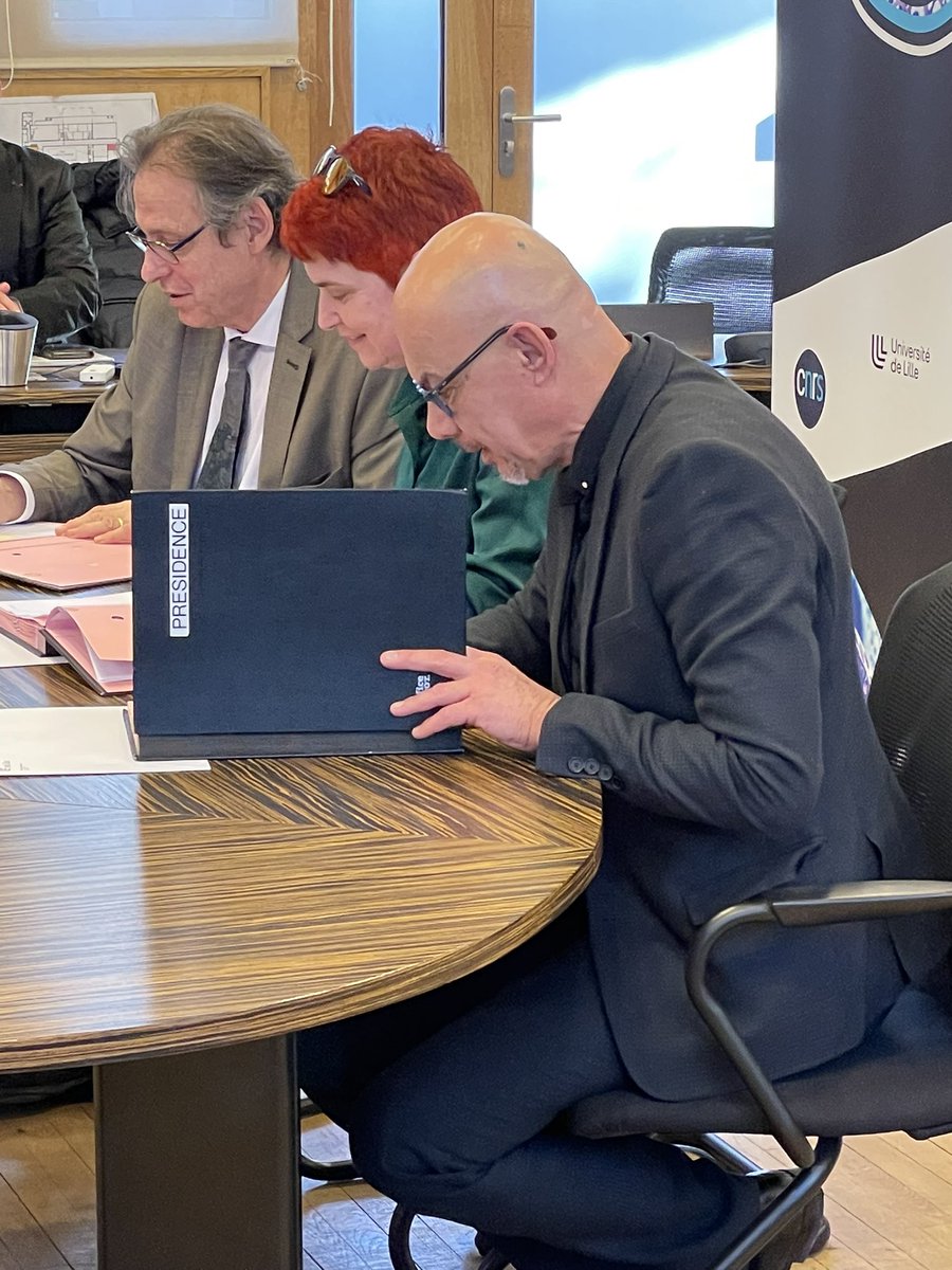 Profs Olivier Colot, Mary Ryan and Alain Schuhl sign the agreement launching the CNRS-Lille-Imperial International Research Project Metabo-LIC. Important partnership for <a href="/ImperialMDR/">Metabolism, Digestion & Reproduction</a>