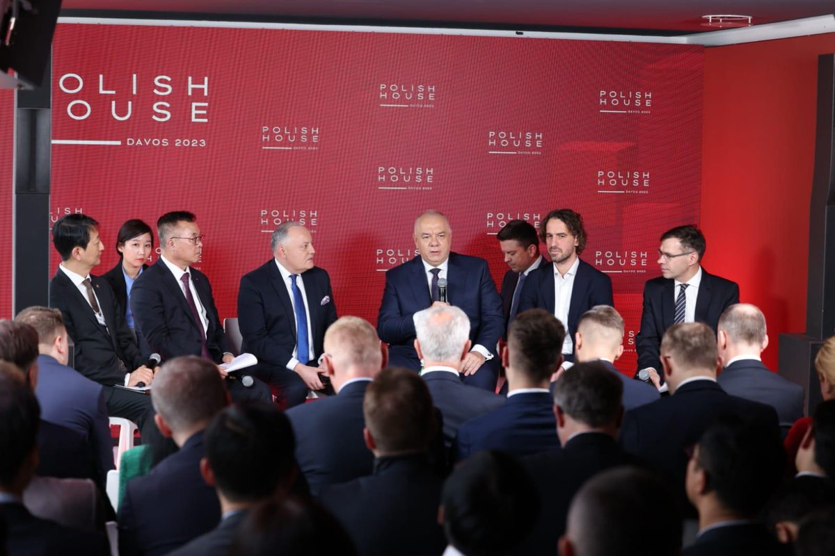 MAPGOVPL's tweet image. #Davos2023🇵🇱🇨🇭
W @PLHouseDavos wicepremier @SasinJacek wziął udział w panelu pt. "Droga do europejskiej suwerenności energetycznej", który zainaugurował @prezydentpl @AndrzejDuda. Głos w dyskusji zabrali również przedstawiciele @Grupa_PGE @ZEPAKSA oraz #KHNP.