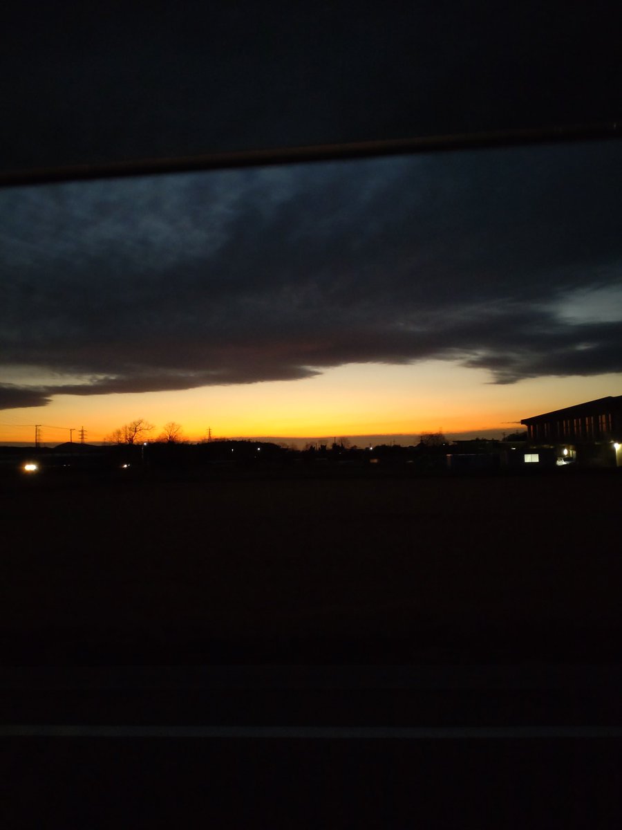 KohoTahara's tweet photo. これは昨日の夕焼け
夜になるちょっと前 https://t.co/fdNZJGkx9u