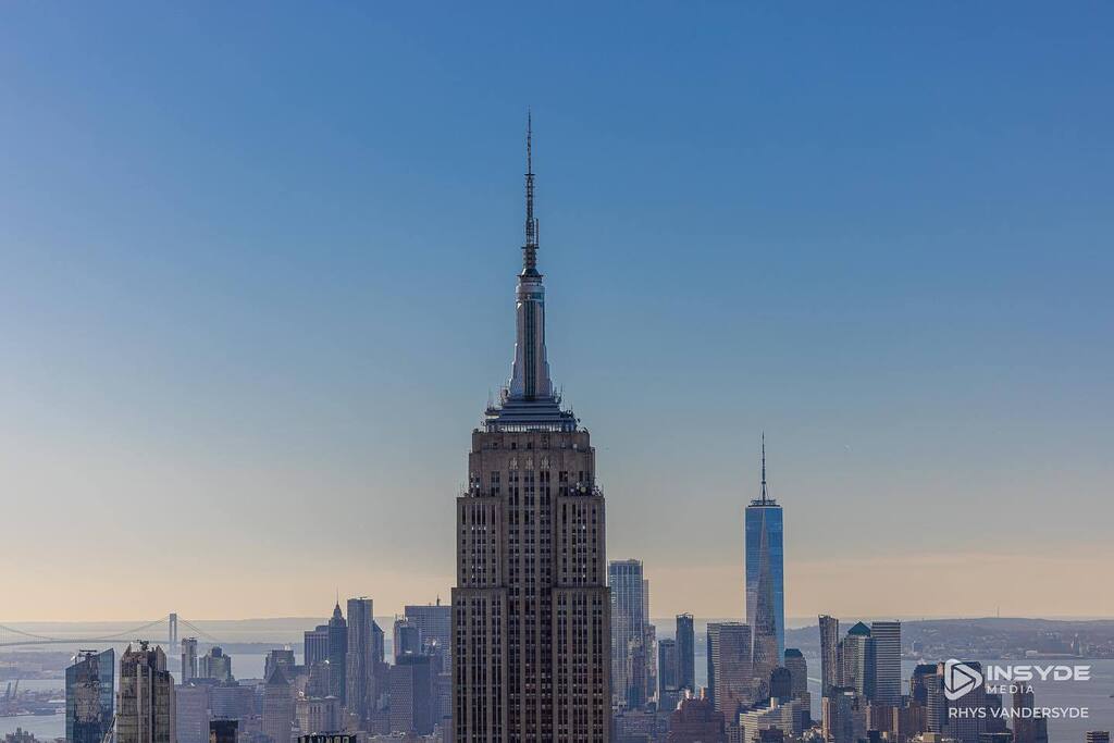 A snapshot of New York - Part 3 (last one I promise)

Just some more photos to round out the collection. Next stop somewhere else I’ve never been, and hopefully a tad warmer.

#newyork #nyc #newyorkcity #topoftherock #brooklynbridge #travel #travelgram #… instagr.am/p/CnjyrSmu_yM/
