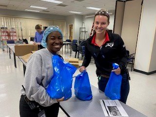cdglin's tweet photo. To honor the life + legacy of Dr. Martin Luther King Jr., @PepsiCo associates united to pack 20K #FoodForGood meals into weekend kits for children in need. A great partnership between our MOSAIC employee resource group + FFG team to support our #PepsiCoFoundation mission. #MLKDay https://t.co/cCLiwblUrl