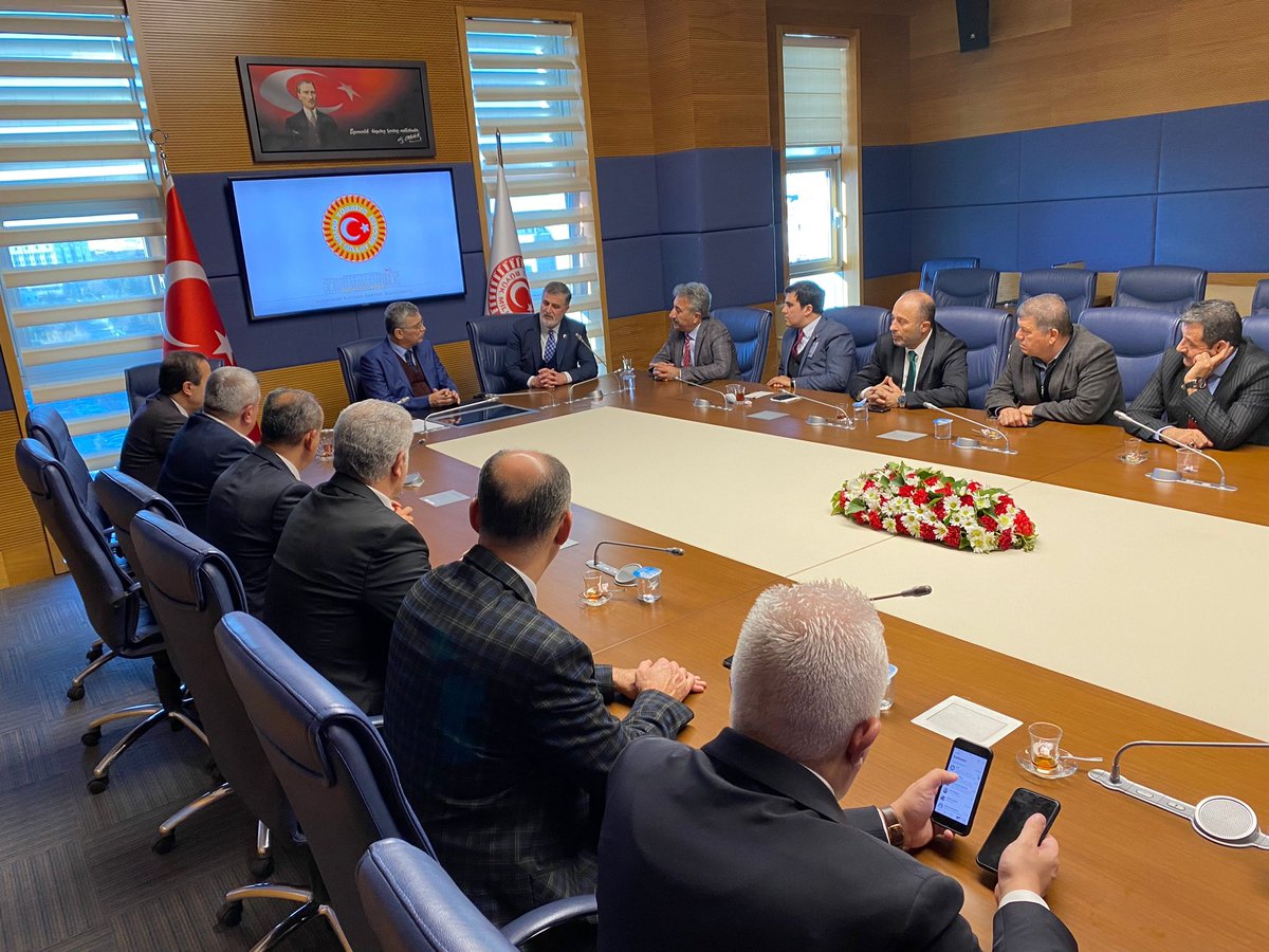 celalettingvnc's tweet photo. Tüm Özel Halk Otobüsü Birliği (TÜHOB) Başkanımız @ErcanSOYDAS06 ile Çevre illerimizden gelen Oda başkanlarımızı meclisimizde misafir ederek  esnaf ve şoförlerimizin  sorunları üzerinde konuştuk.  Başkanlarımıza ziyaretleri için teşekkür ediyorum. https://t.co/kT6NfgFdDA