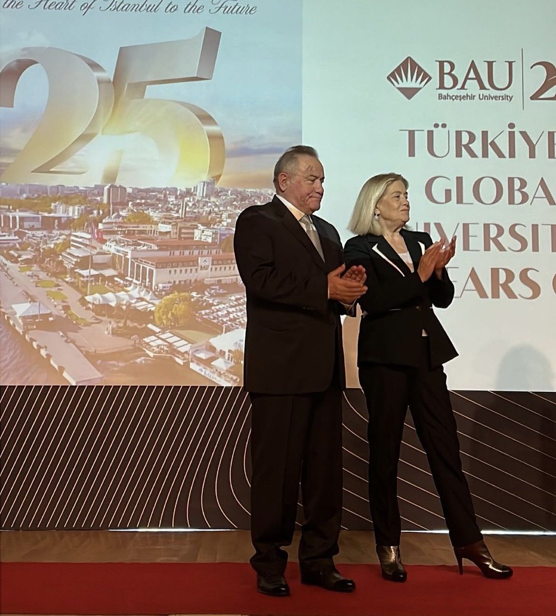 koccozlem's tweet photo. Bahçeşehir Üniversitemiz 25 Yaşında
@EnverYucel ;“ dünyada ilk 500 üniversite içinde olma hedefine ulaşmanın büyük gururunu yaşıyoruz. Bütün bu yıllar içerisinde en büyük motivasyonum memleket sevgisi olmuştur”
BAU ailemizin tüm üyelerini kutluyoruz. 💙 #BAU25Yaşında https://t.co/GbuP3ykh4W