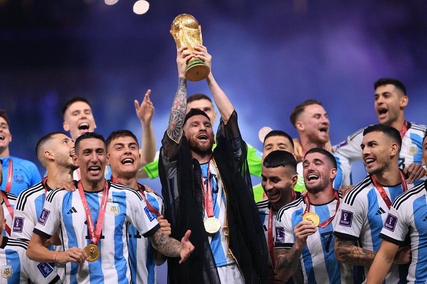 MR11ok's tweet image. Hace 1 Mes bordamos una estrella mas, hace 1 Mes éramos CAMPEONES DEL MUNDO 🏆🥇 ⭐️⭐️⭐️
@Argentina @FIFAWorldCup @fifaworldcup_es 
#Qatar2022 #inolvidable