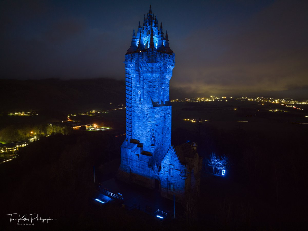 In celebration of Robert Burns birthday today, the Monument will be illuminated in a striking blue this evening 🏴󠁧󠁢󠁳󠁣󠁴󠁿. #BurnsNight
