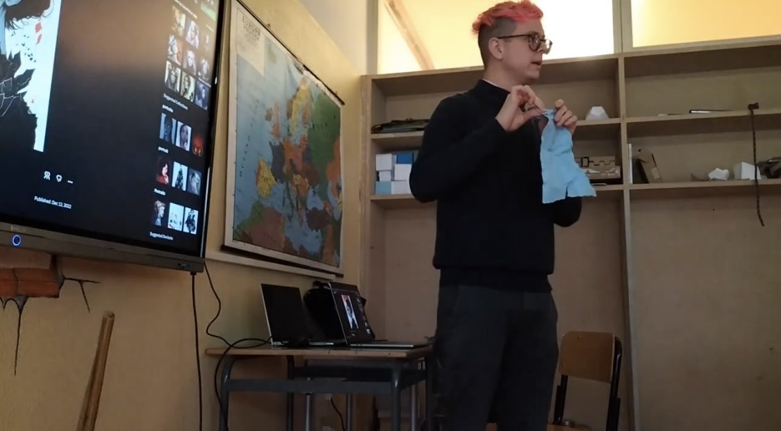 I taught 4 hours of Deep Learning to a class of 7th graders. I didn’t dumb it down at all. I just used the same analogies and explanations I use with the grown ups. By the end I was in love with their young and fresh minds and total absolute attention. ❤️
youtu.be/gyftBx9sGZA