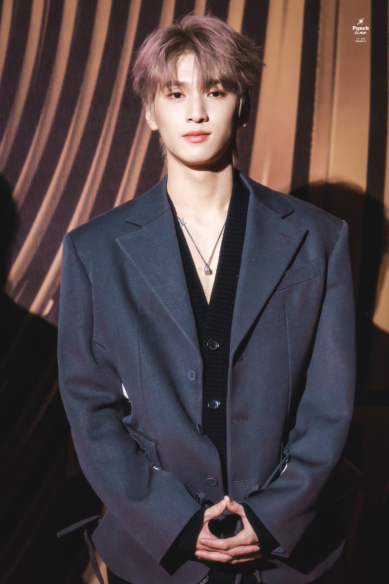 yhxpics's tweet photo. 180123
微博音乐盛典
🅒 PUNCHLINE·严浩翔

✧ #YanHaoxiang #严浩翔 #TEENSINTIMES #时代少年团 ✧ https://t.co/1qYL17Pnvt
