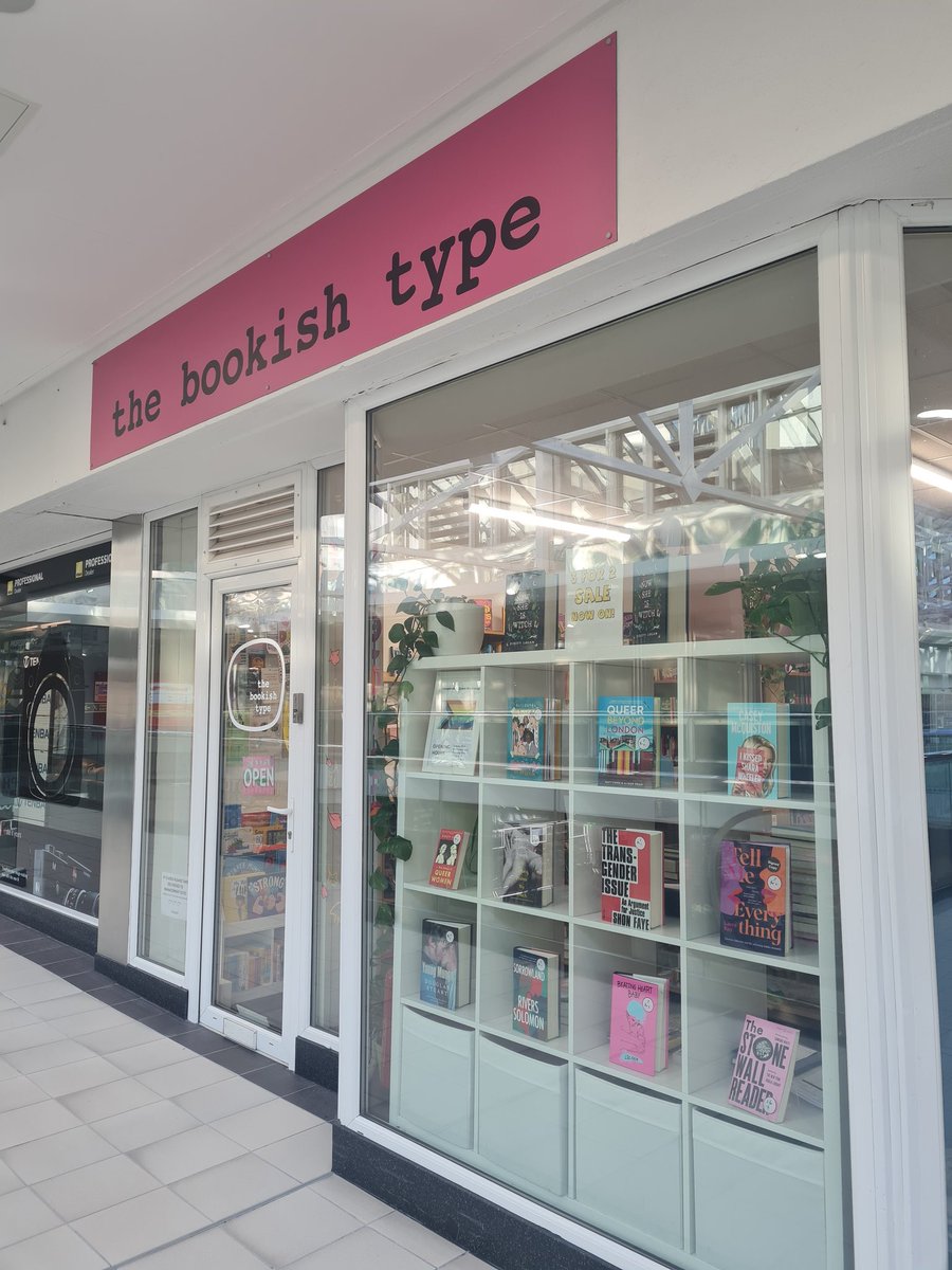 After listening to presentations from @WECANlcr academics about their research on the impact of book clubs on #womensnetworking I went for a walk and ended up discovering @TypeLeeds and came away with these 2 books! Our discussion on class @martina_topic clearly influenced me!