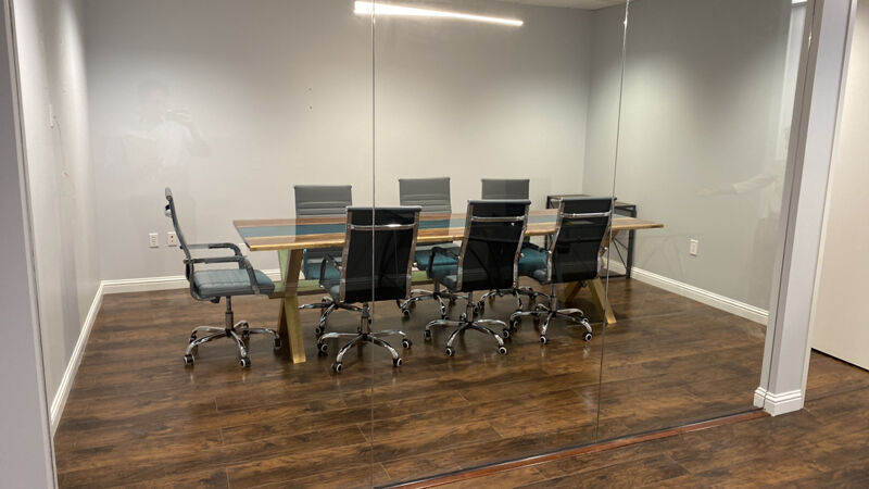 Looking for an #office in Houston? Check out his 2,143 sq. ft. space located in the Galleria. This office features private offices, a conference room, a flexible lease term, and panoramic views of the Galleria &amp; Downtown Houston: bit.ly/3dyGr1c

#HoustonCRE #OfficeSpace