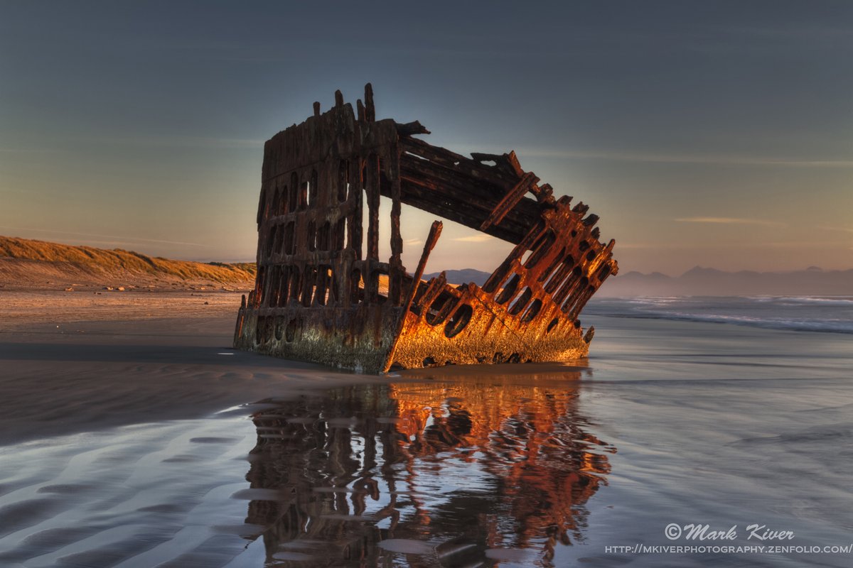 MarkKiver's tweet photo. The Peter Iredale shipwreck at sunset. Find it here:https://t.co/1k701jdlog #AyearforArt #Oregoncoast #Sunsetphotography #Photographylovers #fineart #Wallart #Homedecor #PeterIredale #Shipwreck https://t.co/3sLLf0qbNL