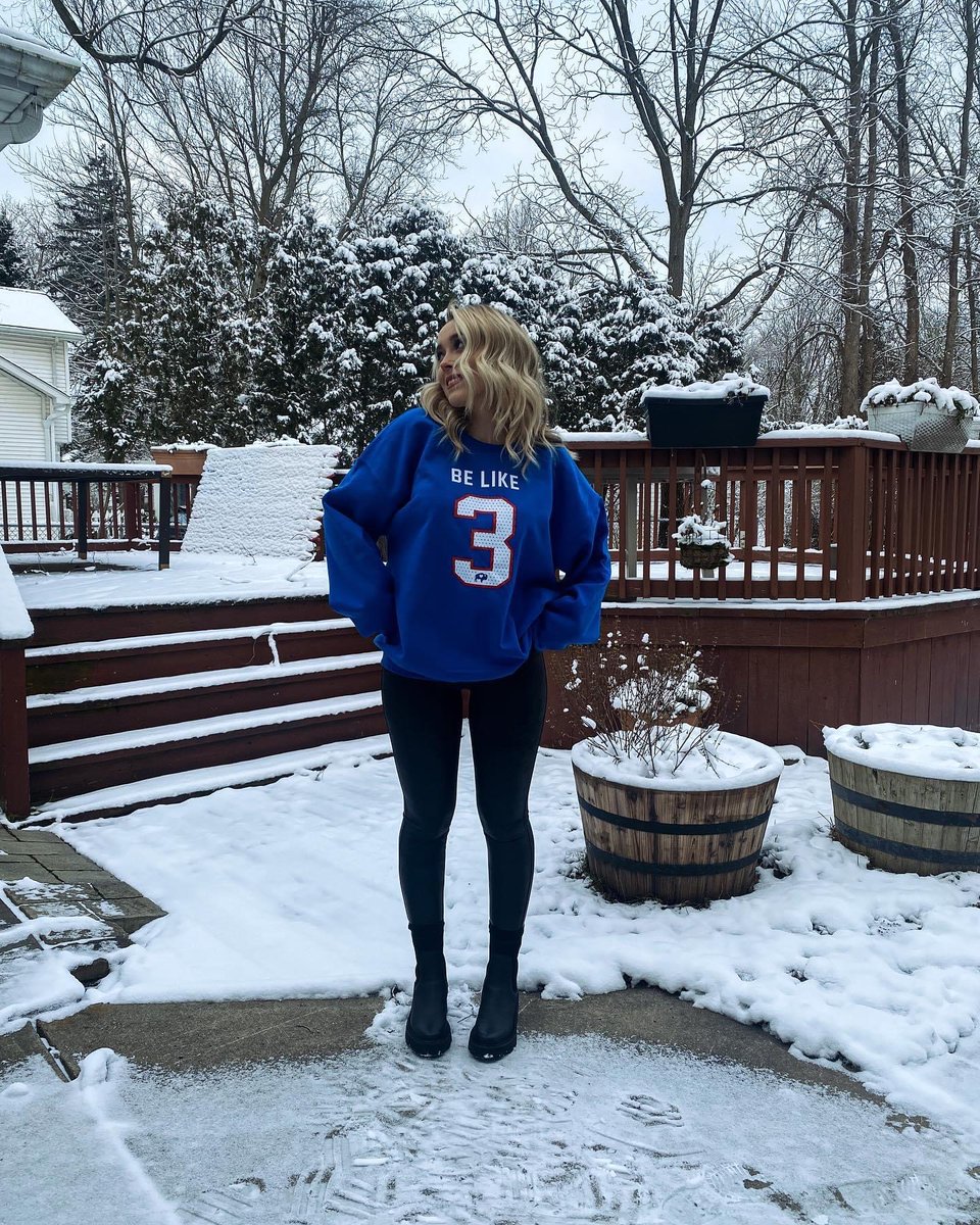 BuffaLoveApprl's tweet photo. Thank you for supporting BuffaLove Apparel @camiclune (pictures from @camiclune) https://t.co/cIt4KwhUcP