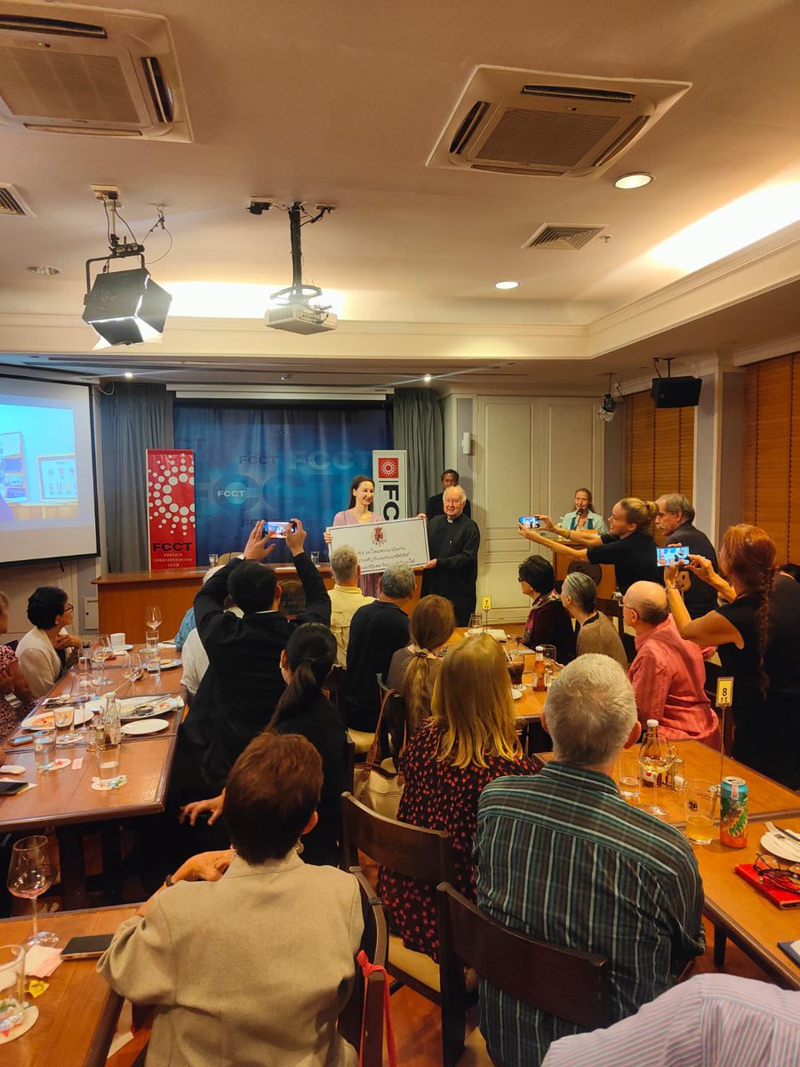 PaolaBenaglia's tweet image. @FCCThai #constantinianorder joy of #giving 🙏🏻