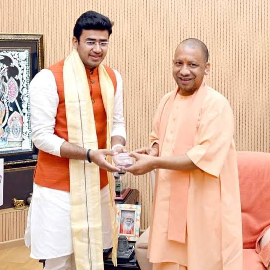 sahilmuhib's tweet image. तेजस्वी सूर्या ने योगी जी से मिलकर &quot;Emergency Exit&quot; ka नाम बदल कर &quot;Surya Gate&quot; रखने के विषय में सीएम को ज्ञापन सौंपा ! : सूत्र

#SuryaGate #Satire 🙊