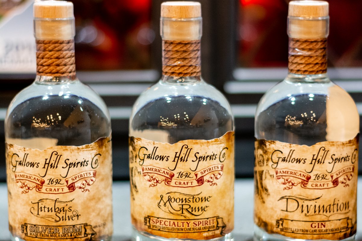 GallowsHillSprt's tweet photo. Smooth and lively, these easy-drinking spirits can be enjoyed straight or mixed! #GallowsHillSpirits #SalemWitches #AllentownLiquor #CraftDistillery #CraftSpirits #WitchCraft https://t.co/qTncAHKwlg