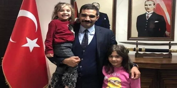 zbeyir38577252's tweet photo. Öndeki iki yavrunun da, arkadaki iki adamında hatırı bu kadarmış!.. Dile kolay, yüreğe zor çok zor!..

Sinan Ateş
#SinanınAtesiHepiniziYakacak 
#SinanAtesinKatilleriNerede 
#SinanAteş 
#SinanATESicinAdalet https://t.co/UyhLw52GEB
