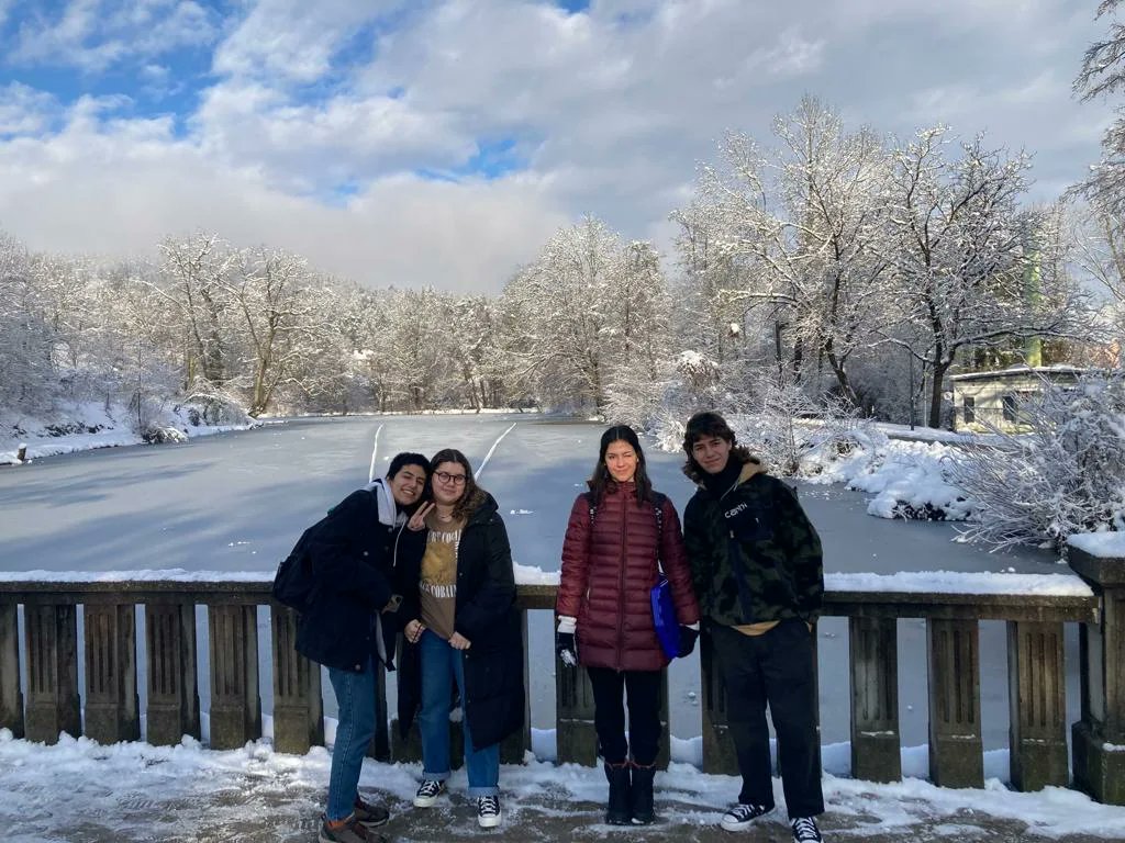 IBinissalem's tweet photo. Al migdia, han visitat la ciutat de Klagenfurt i, finalment, han acabat lo jornada passejant pels carrers i disfrutant de la neu. 
#erasmusIESB https://t.co/Uf1ajIT6bR
