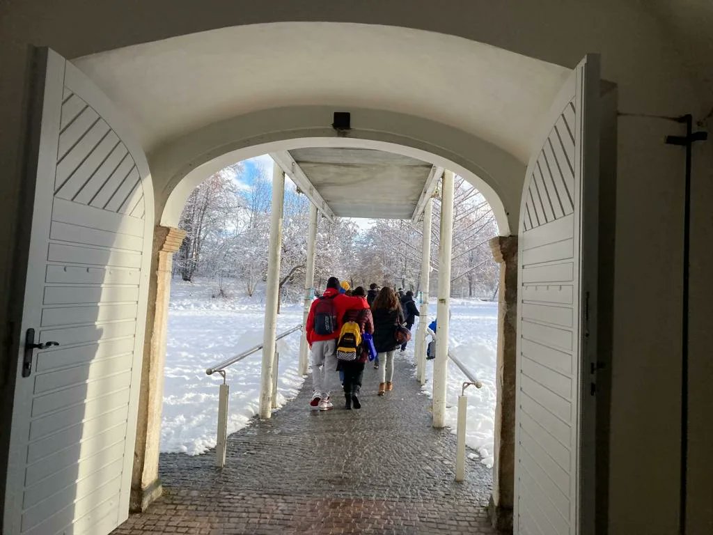 IBinissalem's tweet photo. Dimarts, els alumnes de l’Erasmus+ han fet activitats per conèixer-se millor entre ells, també han cantat cançons típiques austríaques i han visitat l’institut que els acull.

#IESBinissalem #erasmusplus #erasmusIESB #Klagenfurt #Àustria #intercanvi #alumnes #música @sepiegob https://t.co/10xGC8upaH