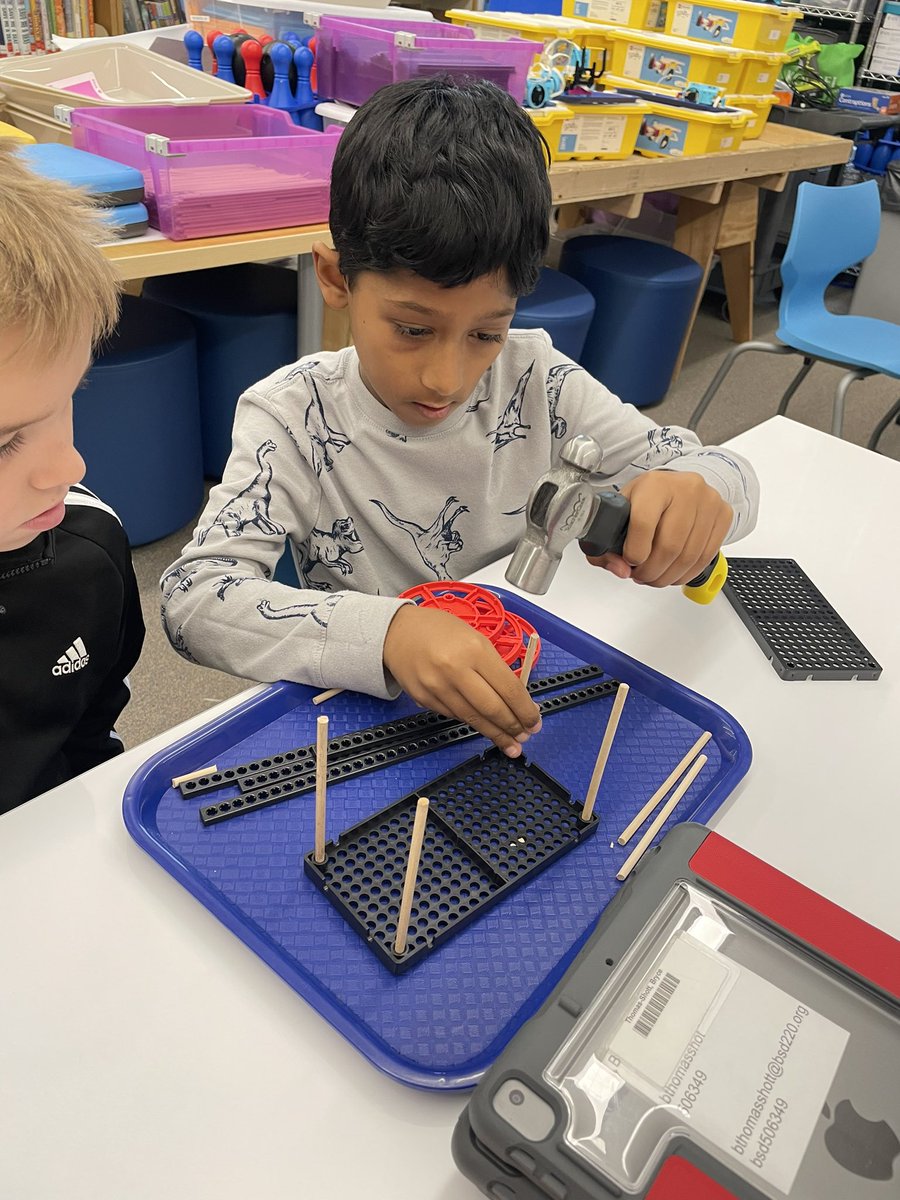 STEM220's tweet photo. 2nd graders learning how to use maker tools ⚒️ @BarbaraRose220 @EdenMosoff https://t.co/sJCu3PmTkw