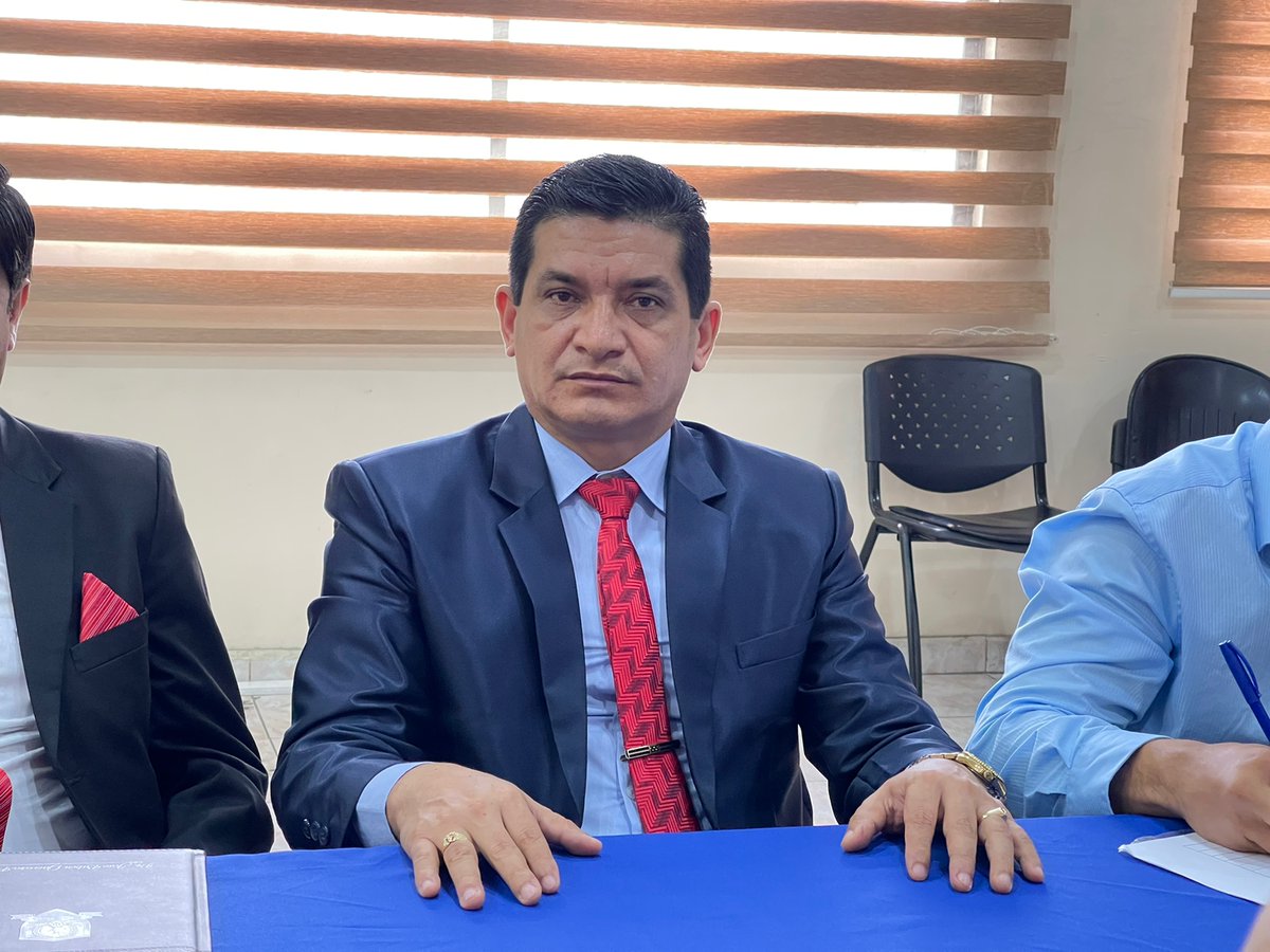 StoDomingoCJ's tweet photo. El Director Provincial de @StoDomingoCJ, Mgs. #VíctorHugoMoya, participó en la primera reunión de trabajo interinstitucional convocada por @gobertsachila. En el encuentro las autoridades coordinan acciones para fortalecer la seguridad en la provincia. https://t.co/vlxGiPkzhd