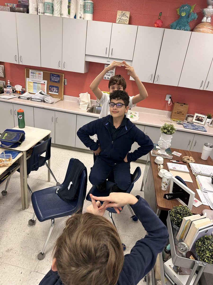 Today during #improv club, we created #interactive portraits! <a href="/StGregoryCS/">St. Gregory C.S.</a> #dramaclub #art #tcdsb So much fun!!! 🎭