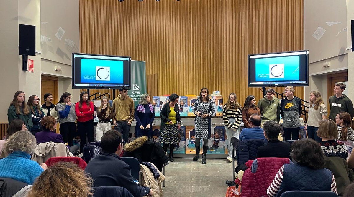 educarioja's tweet photo. El segundo día en las Jornadas para la Internacionalización de la Educación han venido potentes. Hoy lo hemos dedicado a los proyectos Erasmus+, su conexión con eTwinning y a las Escuelas Embajadoras, con docentes y alumnado de La Rioja, Navarra y Alemania. 🇪🇺🚀

#CRIE @sepiegob https://t.co/HqRgeOaKQx