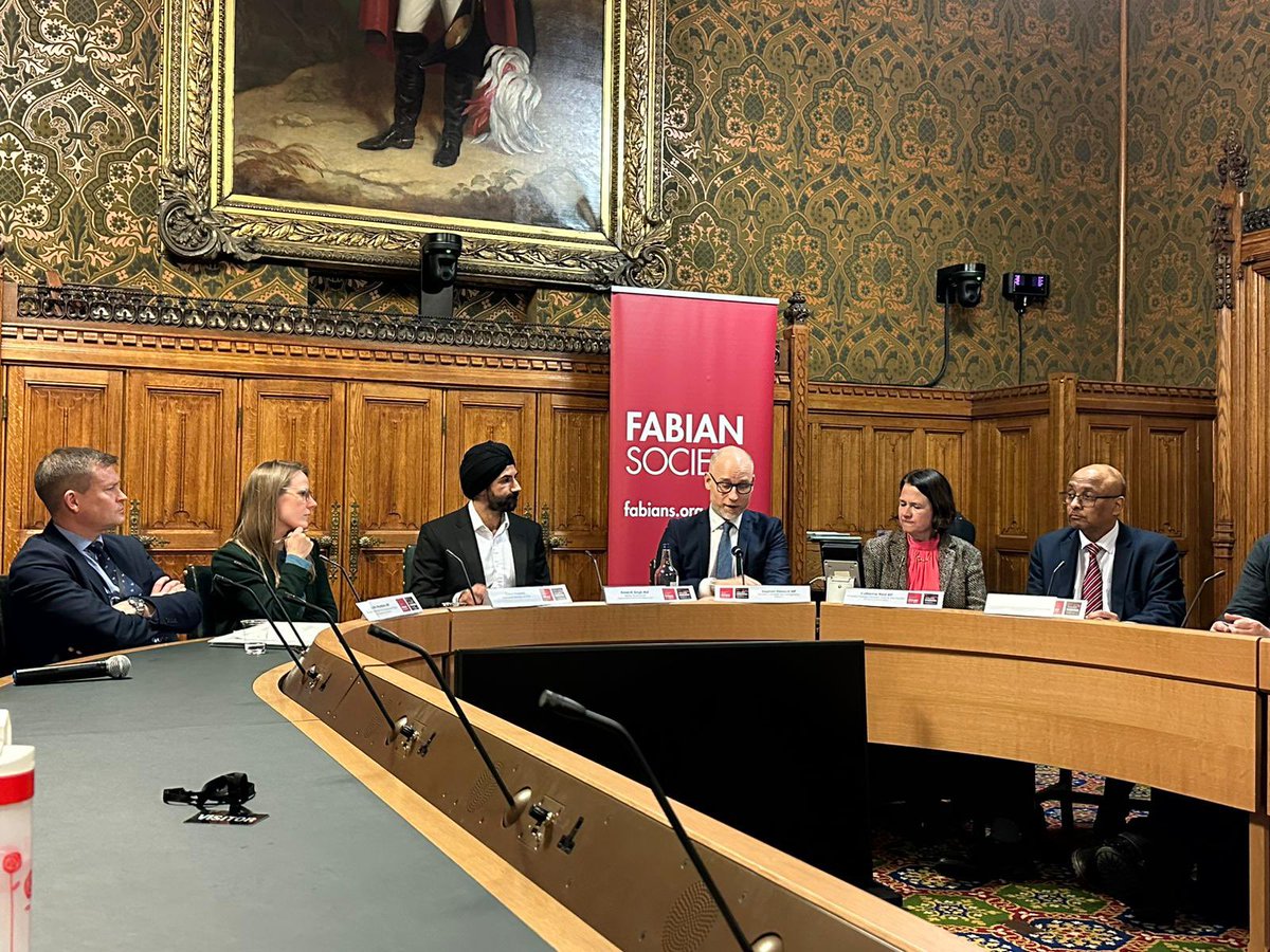 youngfabians's tweet photo. Fantastic launch of our Economic Lens on Reclaiming the Heartlands pamphlet this evening 🇬🇧🏴󠁧󠁢󠁥󠁮󠁧󠁿🏴󠁧󠁢󠁳󠁣󠁴󠁿🏴󠁧󠁢󠁷󠁬󠁳󠁿

A huge thanks to our star panel of @CatherineWest1 @carysroberts @justinmadders @MpHendrick &amp; @SKinnock 

You can read the report here: https://t.co/qYqXp9dfyj https://t.co/wF3rm2cvz1