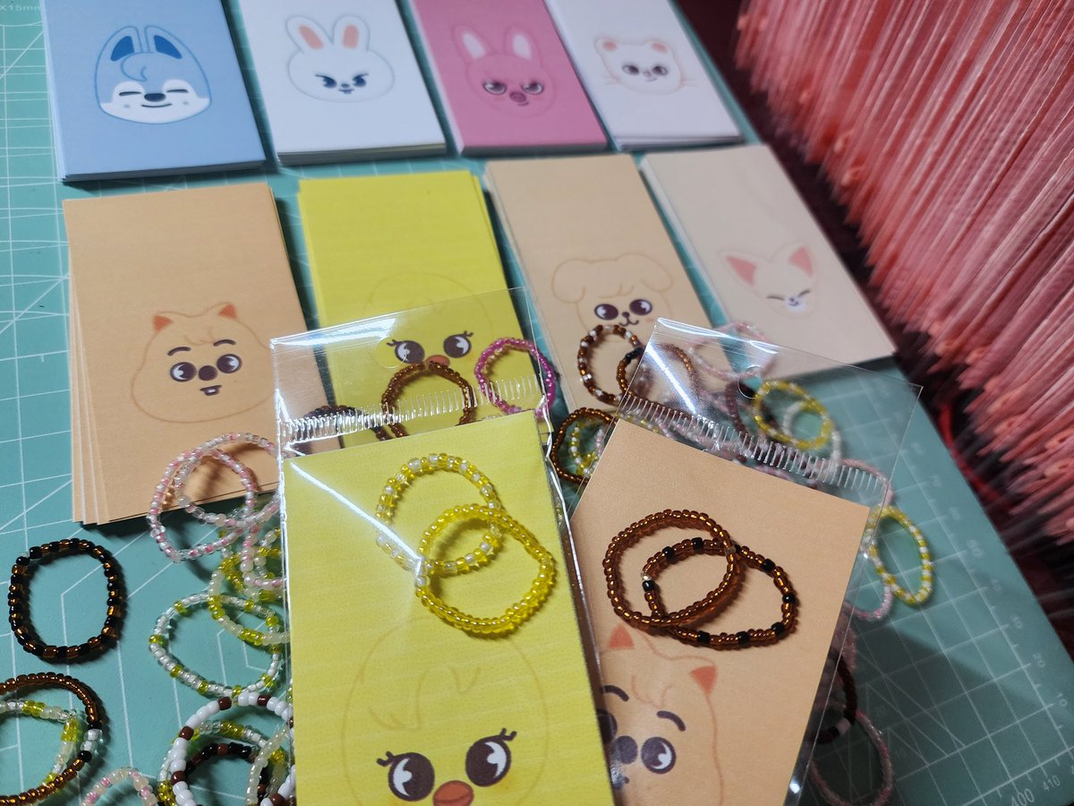 mrwolfchan's tweet photo. Hi Stays!
I will be giving these away for the #StrayKidsxBENCH Fan Meet.

Yung shirt ko may pagmumukha ni Channie so when you see me, either do what my shirt says or do the stay pose to get them.

Like &amp; RT to spread~ See you~ 🐺💕

#BENCHxSTRAYKIDS  
#StayWithBench https://t.co/ibOkgiuxtD