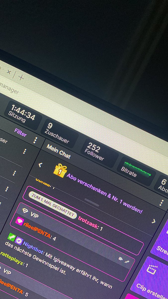 Giveaway in 10 min kommt rein (auf Twitch) Was ihr tuen müsst 
1. mir folgen auf Twitch 
2. in den Chat schreiben 
Viel Glück 🍀