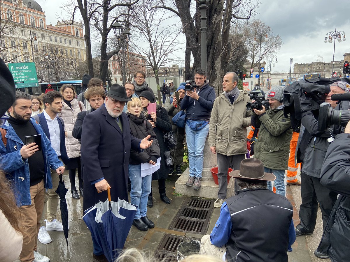 PastaStefano's tweet photo. #18gennaio a #Trieste con il Rabbino,l’artista Denmig,i giovani ebrei e giovani rom,parenti di #RomanoHeld e membri comunità #rom e #sinti, abbiamo posto la prima pietra di inciampo in Italia per un rom e sinto.Una giornata molto importante per la memoria https://t.co/nMgfwCv6KQ https://t.co/O1RuRvxT1Z
