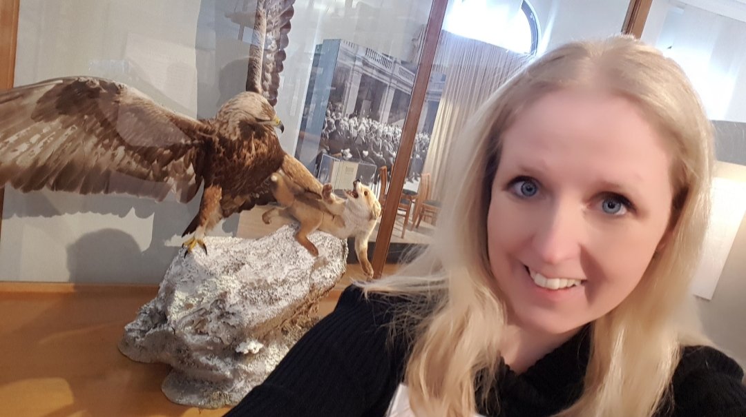 KatjaWaskow's tweet photo. Today is Museumselfieday! Post your favorite selfie showing you and your favorite speciese at our FoerTax SoMe canals! #foertax #MuseumSelfieDay - Here is mine: dinosaurs still rule the world! https://t.co/jqPTWNmwu9