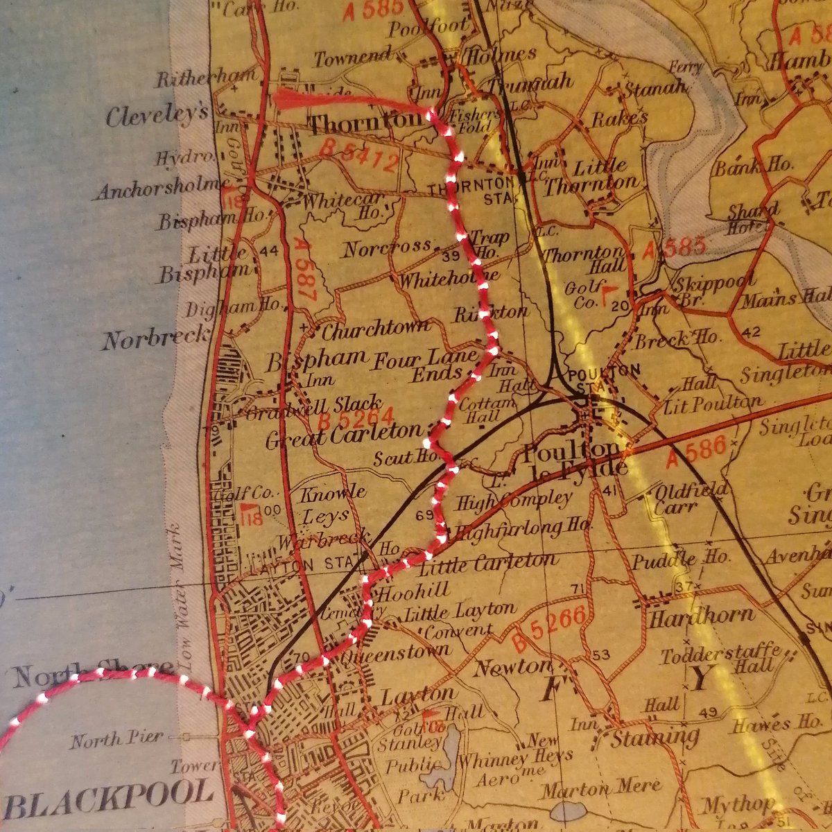paperjennifer's tweet photo. Stitched Road to Blackpool- beautiful anyway but MAGICAL when lit...
#jennifercollier #contemporarylighting #stitchedpaper #stitchedmap #sitespecific #vintagepaper #foundpaper #vintagemap #bespoke #circleofstitch #backstitch #handstitch https://t.co/ZqrB8q1Of2