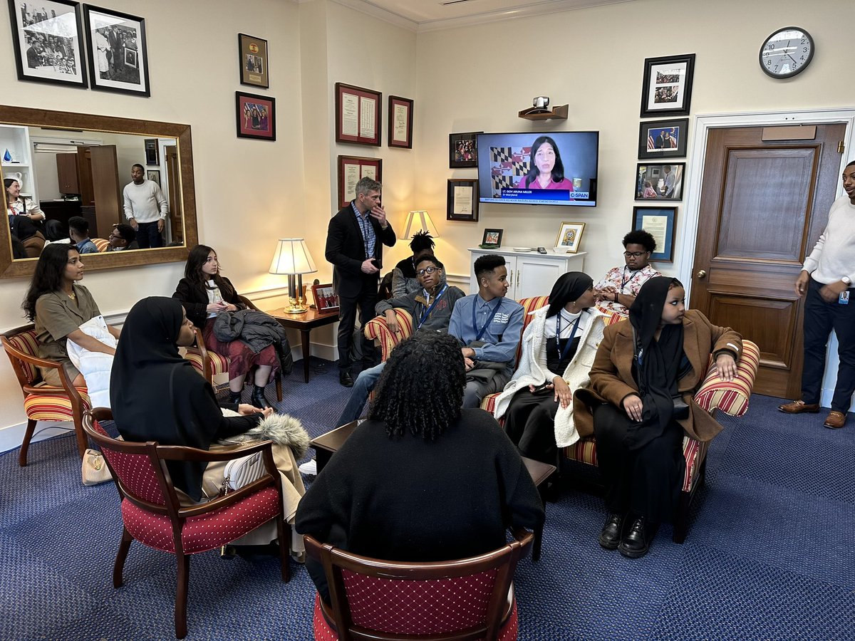 RepBeatty's tweet photo. Thank you to @MetroHS for stopping by my DC office today and meeting with #TeamBeatty!
Our future is bright with this great group of students. https://t.co/bjrNzrhAe5