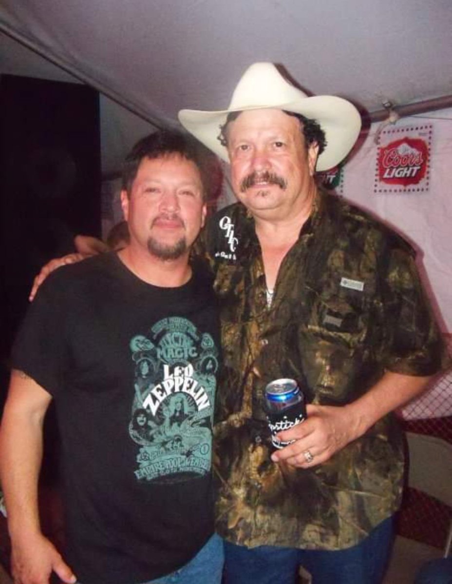 TheRudyRocha's tweet photo. Happy Hump Day Folks! Got to hang out con El Primo...Mr. Roberto Pulido. Love his Music! #FreddieRecordsArtist #TheRudyRocha #3xgrammynominee #tejanohalloffame #TejanoLegend #espguitars #InTuneGuitarPicks #sitstring #emgpickups #meeaudio #blessed https://t.co/P86VJzv1iB