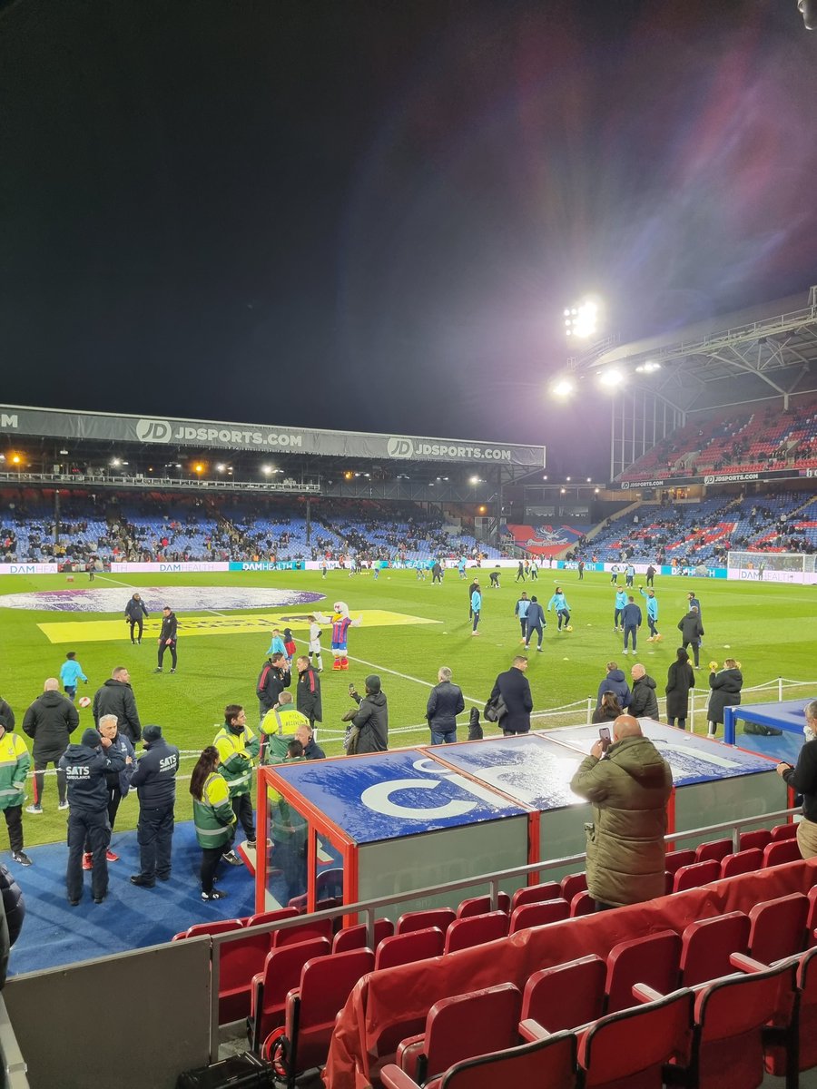 CSnelling_UK's tweet photo. Back at Selhurst Park. It is cold. A lot of layers are being worn. Come on Eagles! https://t.co/Sv2rnG0dVO