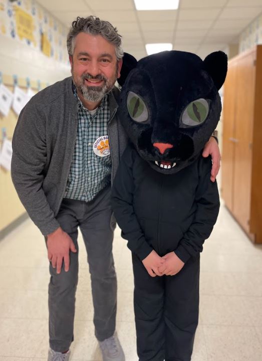 ghapspeach's tweet photo. #maskedmascot is even sweeter when your Dad is the WatchDOG for the day! @ghschools #kidscelebratingkids #joyculture #fridayroutines https://t.co/CRjMLXe353