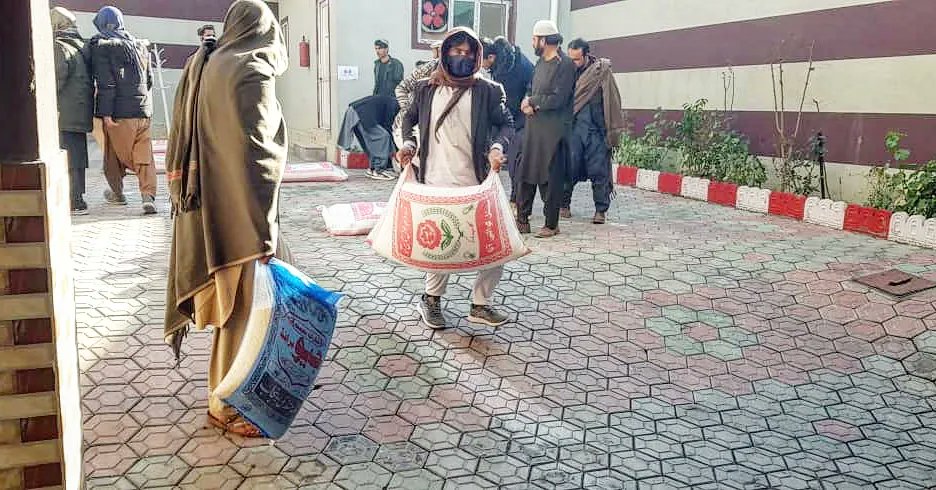 bayatfoundation's tweet photo. As part of our annual Winter Aid Drive, Bayat Foundation distributed flour, rice, and oil to 170 families in Khost Province. https://t.co/FuIFldc93r