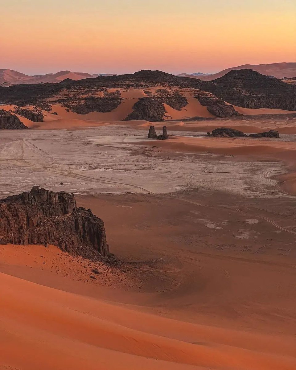 Discover_DZ's tweet photo. Djanet, Algeria. https://t.co/dgvJD0R2FP