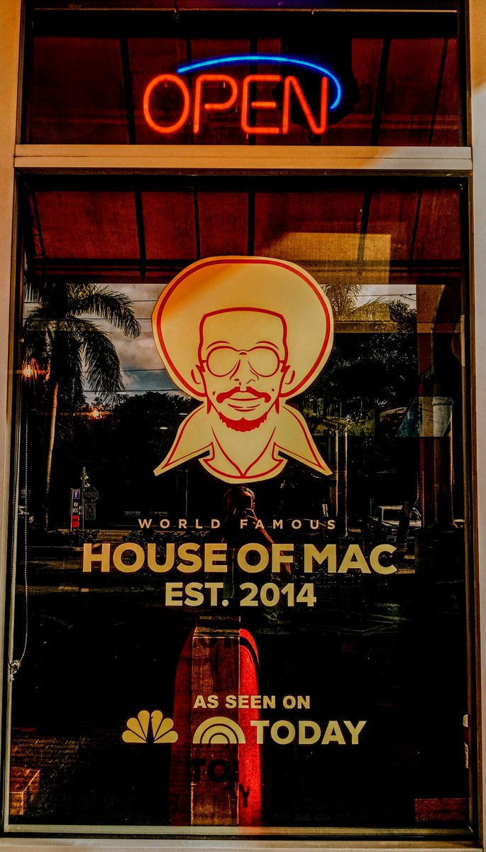 I'm @ The House of Mac
they totaLLy hooked me up
that was some Reeally yummy 
`mac n‘ cheese🧀🥣Mmm!🙂👍
