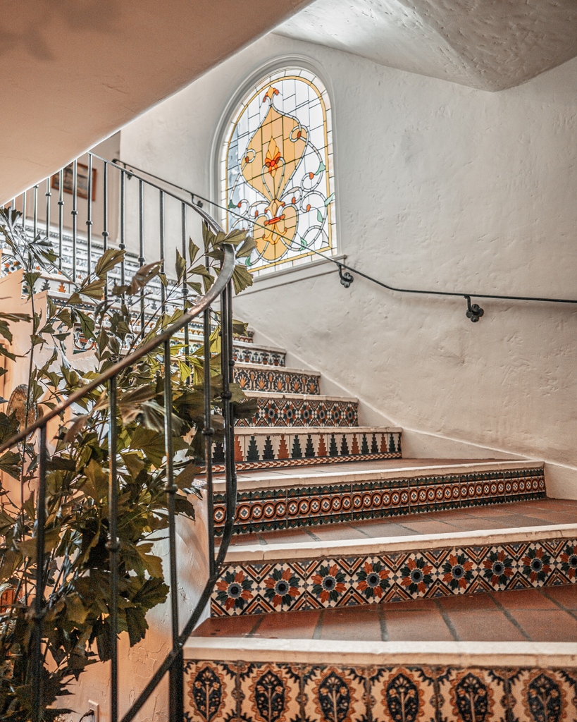 Historic charm at every turn. 

📸 @croissantsandcaviar
#laplayacarmel #laplayaca #hoteldesign #restaurantdesign #architecturelove #design #history