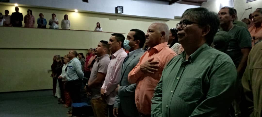 johanyanez85's tweet photo. Participamos en los actos celebrados por el Gobierno Regional con motivo del #DiaDelMaestro , son sin duda héroes y heroínas que más allá de los difíciles tiempos que vivimos forjan en el presente a quienes serán el futuro de nuestra región!! https://t.co/ZRJ8mQofiH
