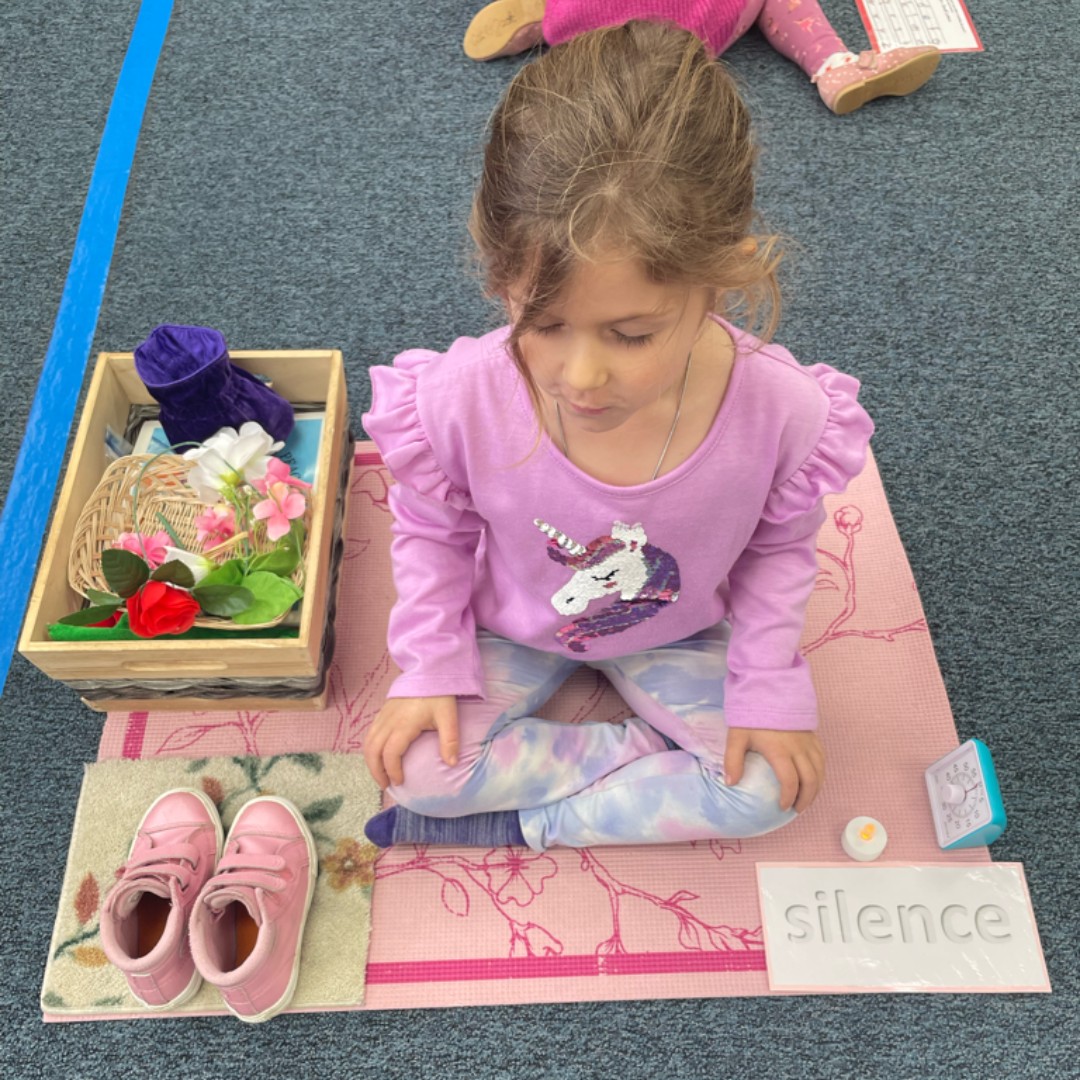 AppleMontSchool's tweet photo. At Apple Montessori, we understand how important it is to give our children moments within the classroom to breathe and refocus with our #mindfulness lessons.
☮️
#applemontessori #appleadvantage #montessori #njschools #childcare https://t.co/QnMHlmXpOv